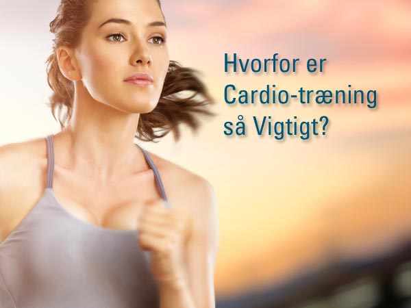 Kvinde dyrker cardio-træning udenfor